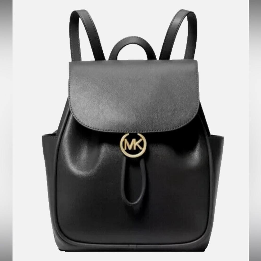 Michael Kors Cheryl Medium Leather Drawstring Backpack. NWT.